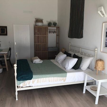 The Red Door Bed & Breakfast เอสเตรมอซ ภายนอก รูปภาพ