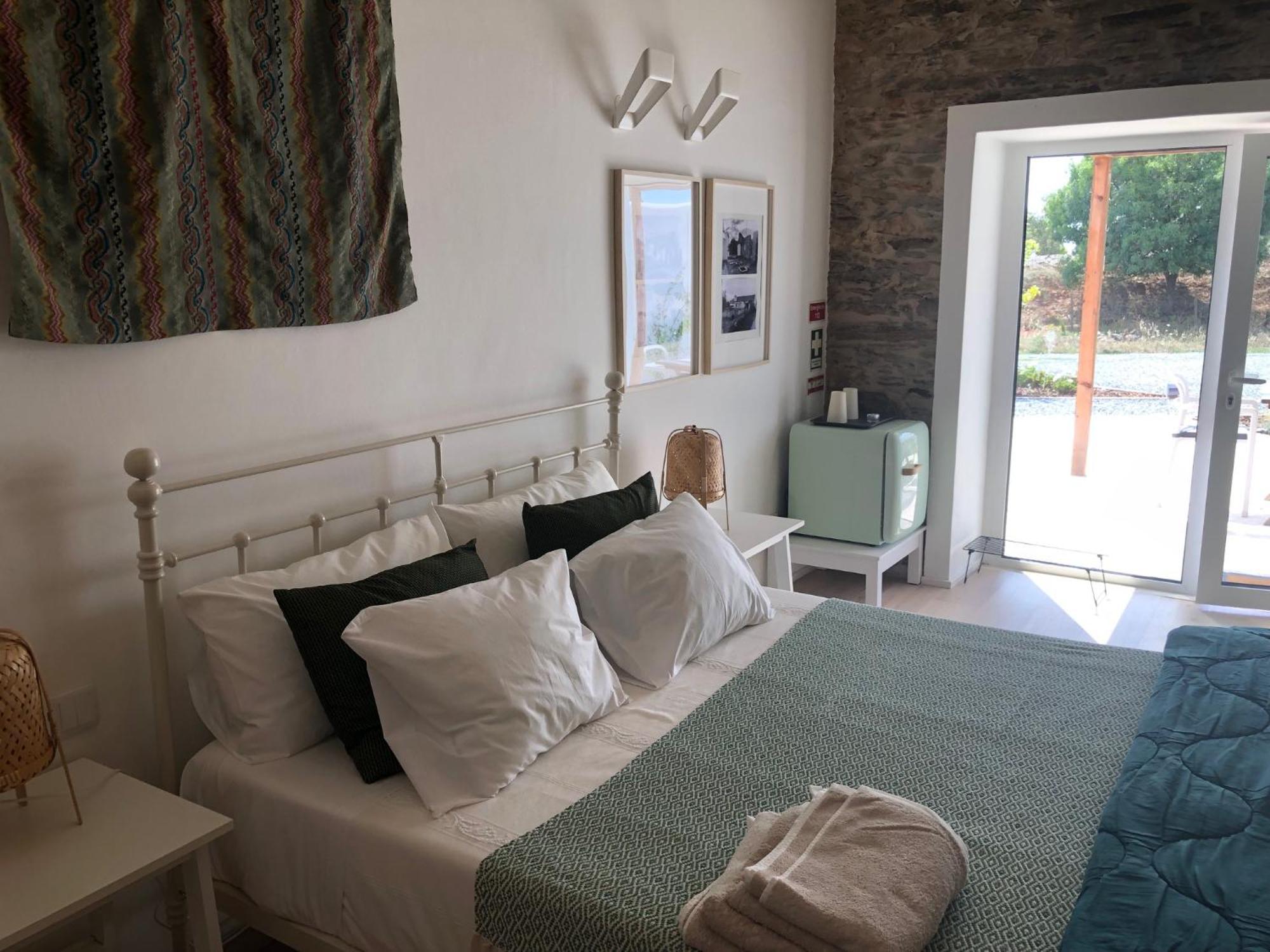 The Red Door Bed & Breakfast เอสเตรมอซ ภายนอก รูปภาพ